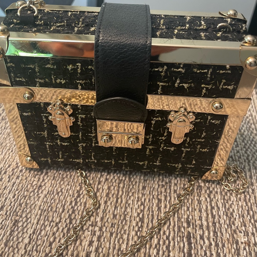 Black and gold evening bag with gold detachable chain